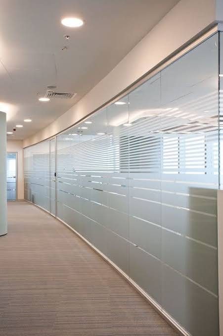 Frameless Aluminium Partition — Photo 5